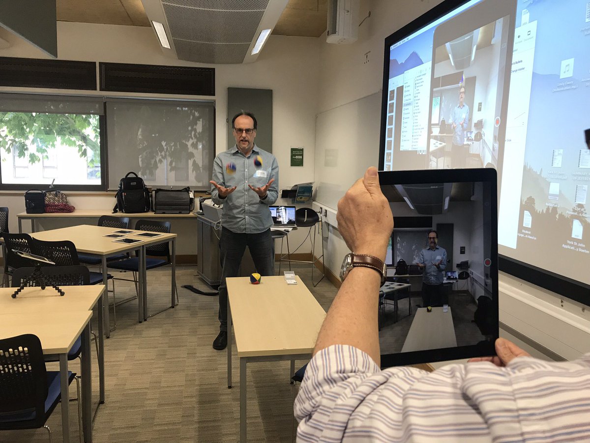 Dr Jeffrey Boehm films Neil Glen  (both of ⁦<a href="/BathSpaUni/">Bath Spa University</a>⁩) giving a quick juggling tutorial. #ARUengage