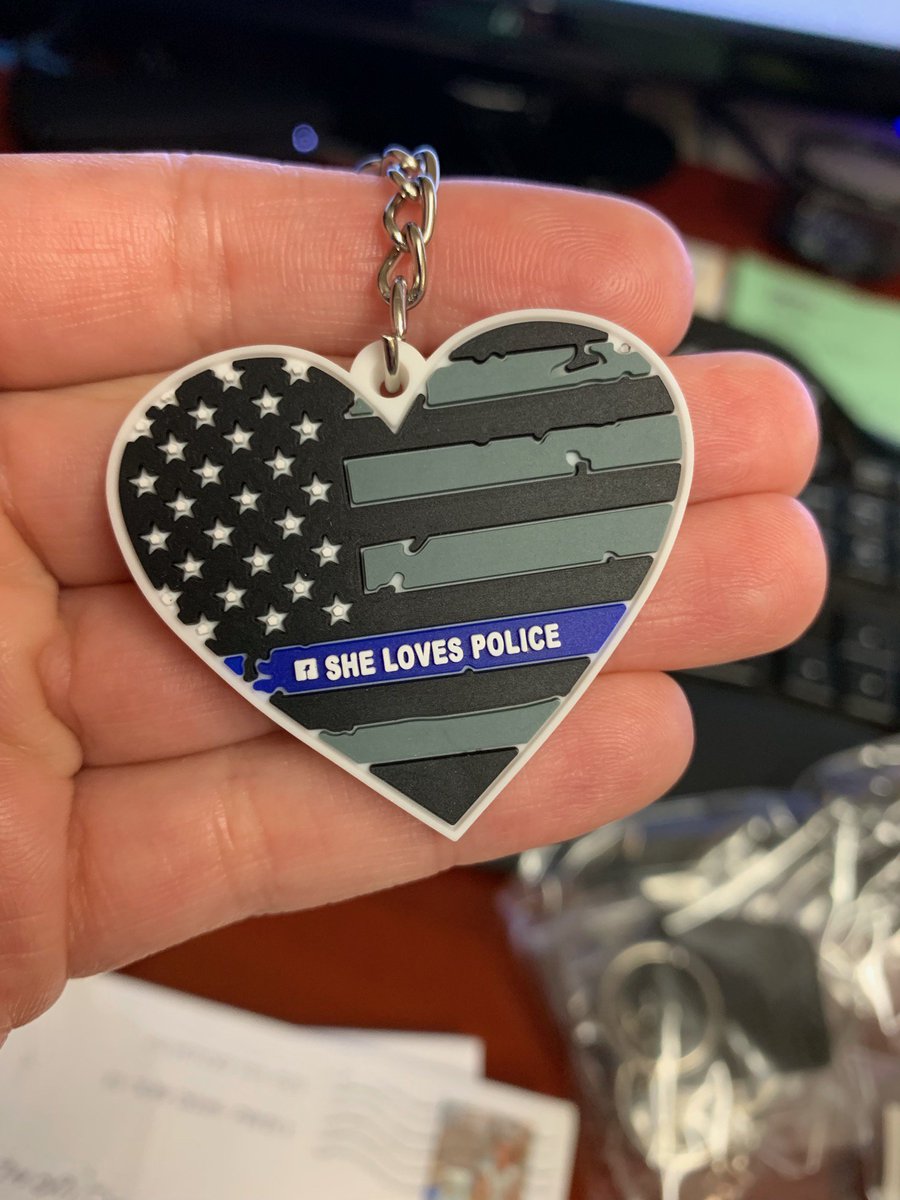 emblemauthority's tweet image. We produced these for our friend Karl at Wareham Police in MA.  He gifted them to a very special little girl - Find her on FB at She Loves Police

#PVCkeychains #PVCproducts #PVC #police #publicsafety #lawenforcement #fire #sheriff #ems
