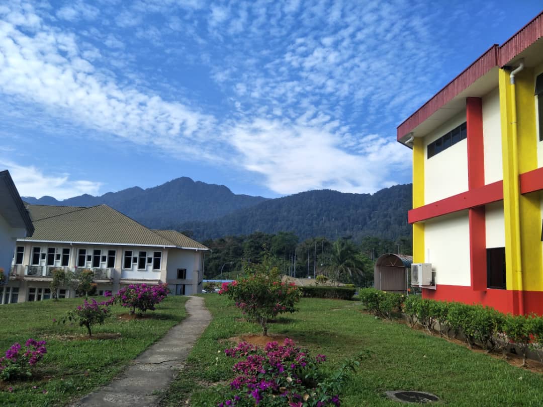 MaryChu21217477's tweet image. View di @PoliteknikKuch1 .what a view. Fresh air @kuchingborneo @Sarawak_Aritok @Sarawakku1  @SarawakTravel @SwkNews @twt_kuching #matang #mountserapi