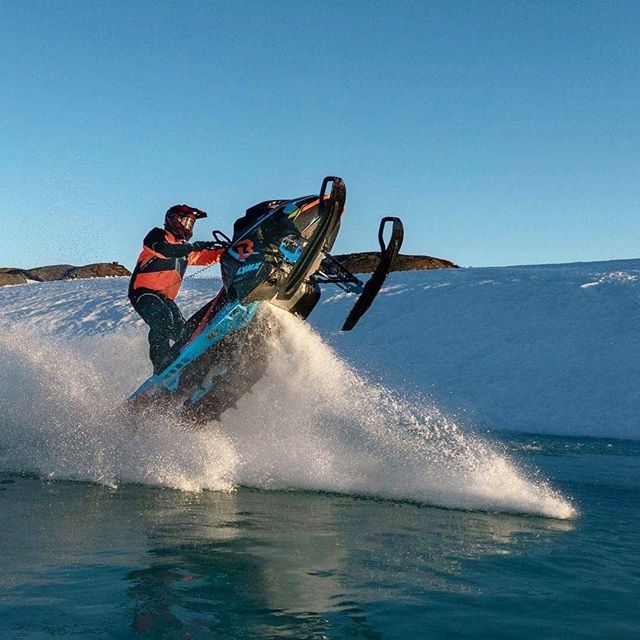 SledUSA's tweet photo. #TipsUpTuesday ⬆️
📷: @jonimaununen
#SledUSA #RideWithPride #Snowmobiling #SledUSANation https://t.co/wmfvpHcXET https://t.co/rD8pcgl6do