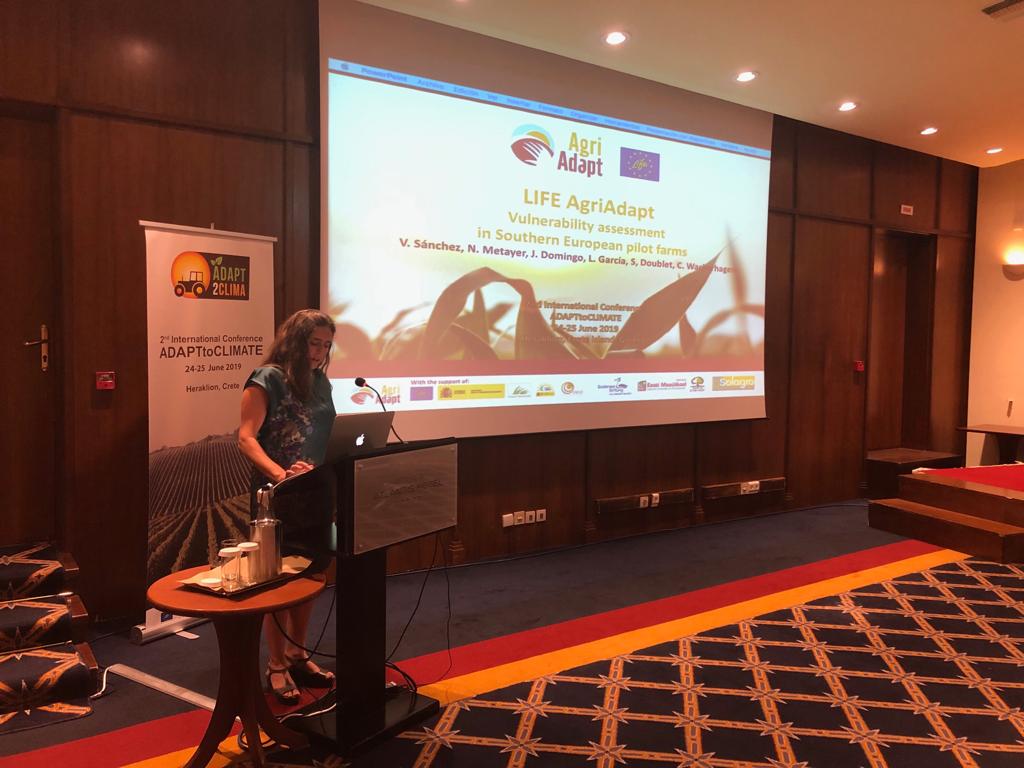 FGlobalNature's tweet photo. Nuestra compañera Vanesa Sánchez ha presentado el proyecto @LIFEprogramme #AgriAdapt en la Conferencia Internacional #ADAPTtoCLIMATE en Creta. Un trabajo que pretende que los resultados de investigaciones científicas se puedan aplicar a nivel de explotaciones agrarias👩‍🌾🚜 https://t.co/TJLUx2BHVF