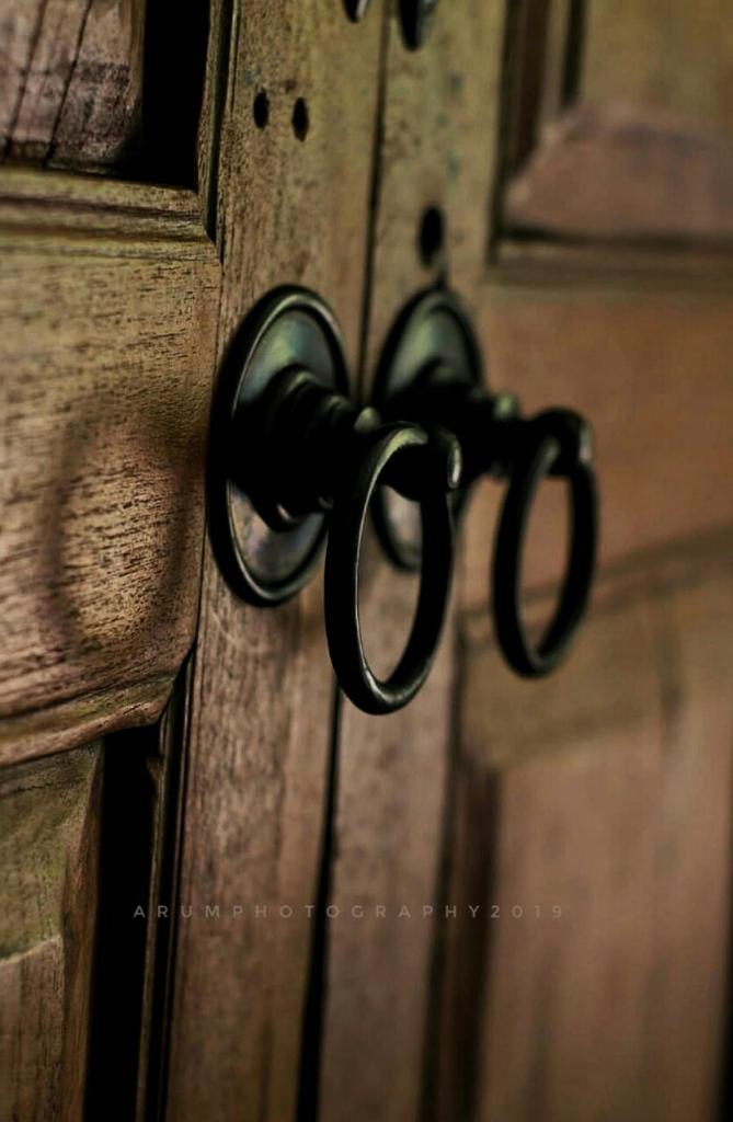 arumpandanwangi's tweet image. Handle di setiap kamar mandi villa kami #bluegardenjogja selalu ada sentuhan klasik
#joglo
#javaarchitecture
#villajogja
#artphotowork
#photography