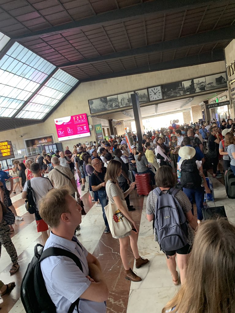 InOlivers's tweet photo. Train ride back to Florence for our last night. Very little time between getting the platform assignment and the train departure. https://t.co/K4ZYhtKrGu