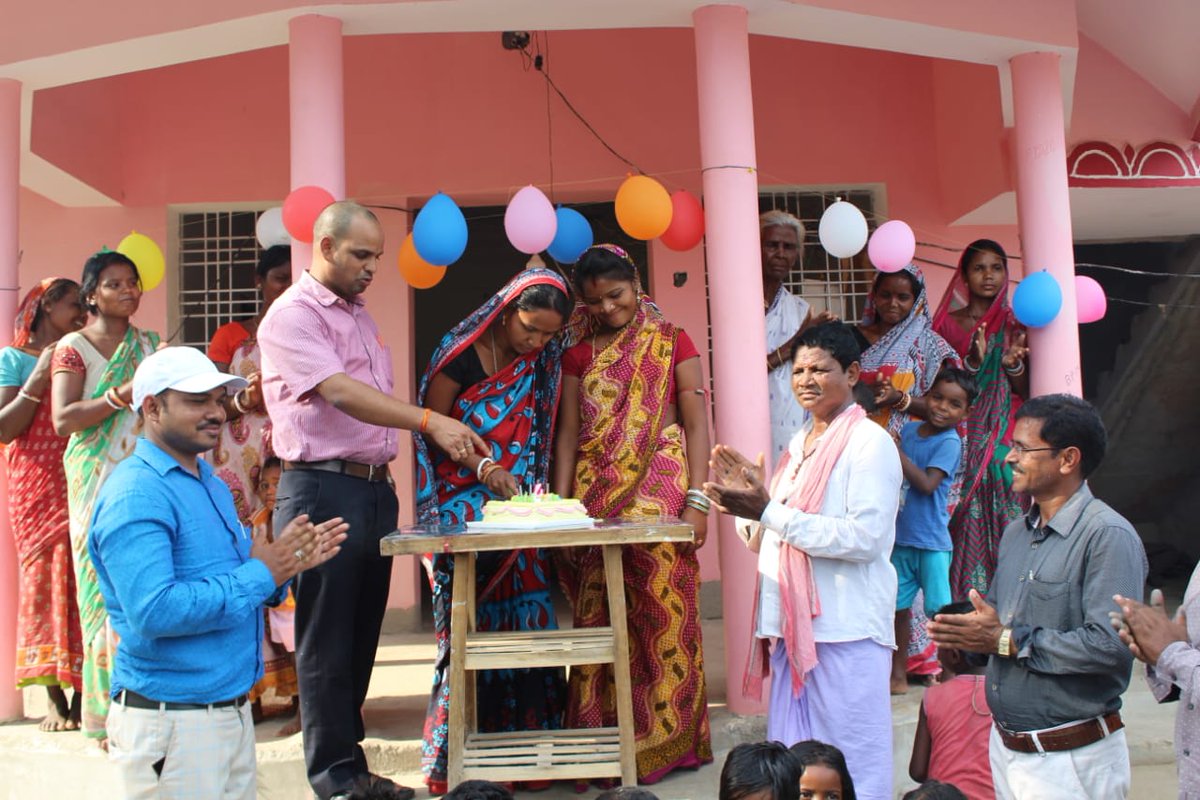 On the 4th Anniversary (25.06.2019) of #PMAYUrban we had a creative celebration in our Mango ULB

Decorations of #PMAY houses with Rangoli

Awareness programme is School

Cake cutting of #PMAY Houses

#TransformingUrbanLandscape
<a href="/JHARKHAND_PMAYU/">JHARKHAND_PMAY(U)</a> <a href="/PMAYUrban/">Housing For All</a>