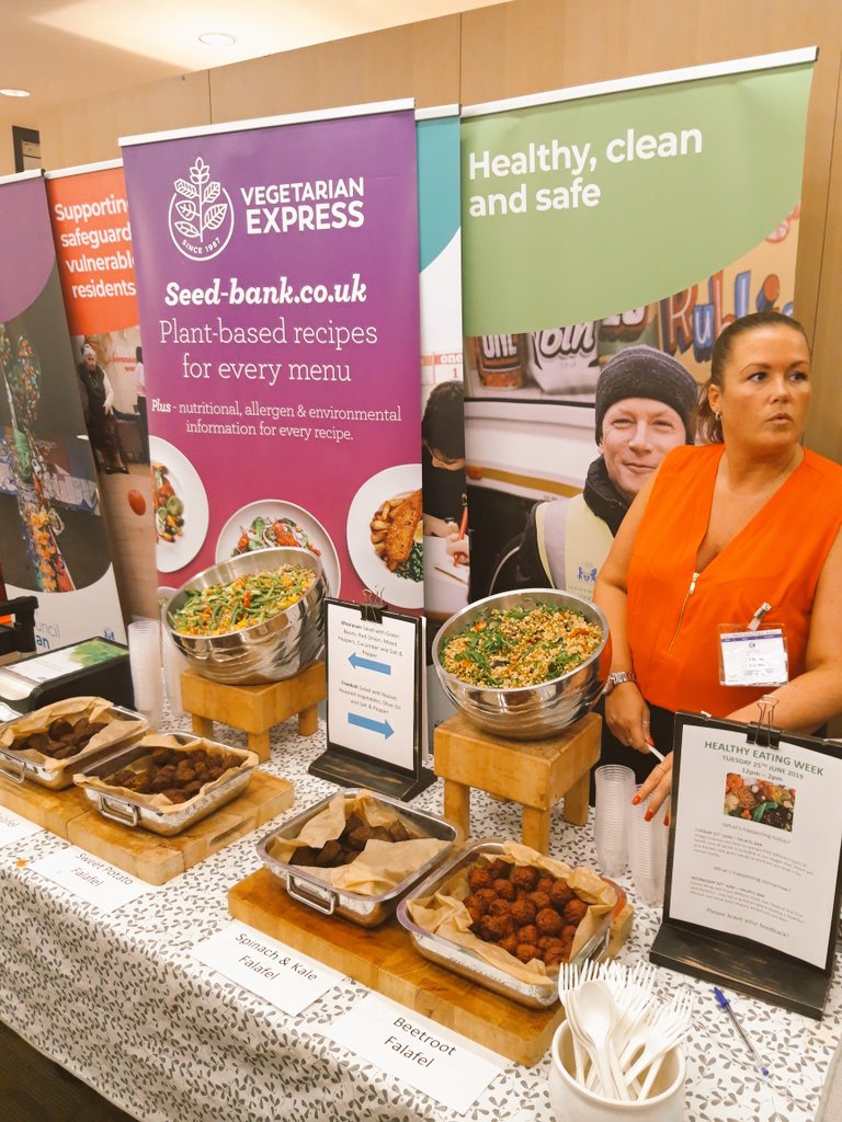 Falafel Bar! With five different flavours to choose from, what's not to love? Thank you to Karla from <a href="/VeggieExpress/">veggie express</a> for also introducing me to #freekah Is anyone else hungry? #graingoodness #healthyeatingweek #healthyeating @elioruk <a href="/RBKC/">Royal Borough of Kensington and Chelsea</a>