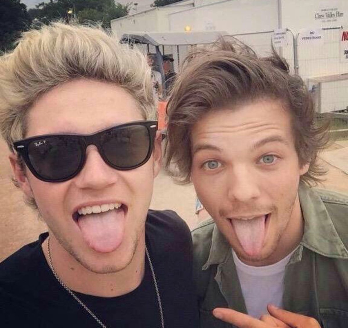 Insrouis's tweet photo. جيبو لوي احطة بقلبي بليز
I’m voting for @juliamichaels and @NiallOfficial for #TeenChoice 2019 #ChoiceCollobration https://t.co/NqTBKRp0Be