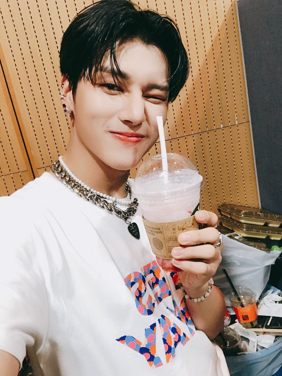 ATEEZofficial's tweet photo. [#우영] 에이티니!! 1등 너무 고마워요!! 다 에이티니 덕분이에요ㅠㅠ 항상 감사드리구 사랑합니다!!!
#ATEEZ #에이티즈 https://t.co/VfrmPPCoF7