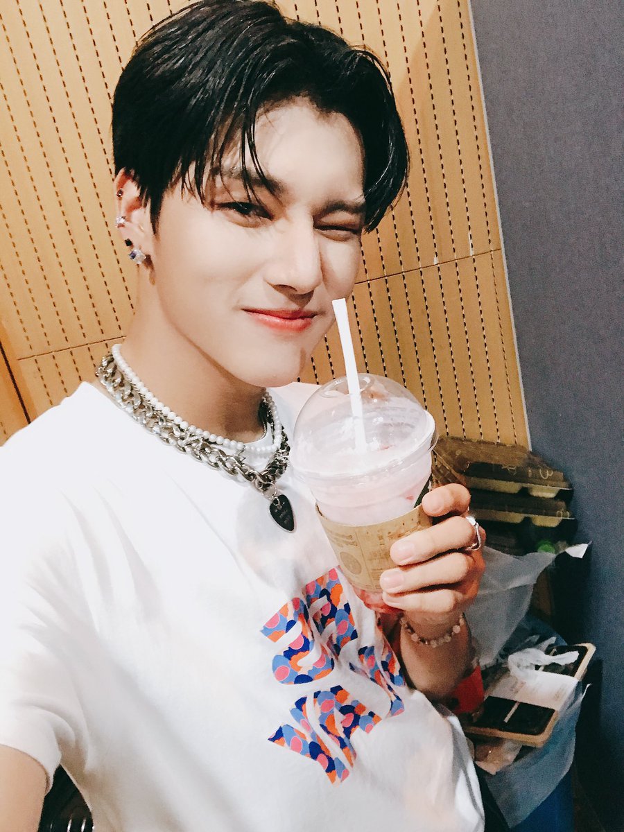 ATEEZofficial's tweet photo. [#우영] 에이티니!! 1등 너무 고마워요!! 다 에이티니 덕분이에요ㅠㅠ 항상 감사드리구 사랑합니다!!!
#ATEEZ #에이티즈 https://t.co/VfrmPPCoF7