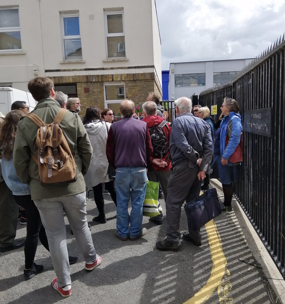 Recent #WalkTheLane Tour demonstrated the interest in stories of families from #WardleyStreet #Wandsworth & it’s extensive #GypsyRomaTraveller history - TOMORROW City Hall 11-6pm exhibition ‘Mapping the Histories of London’s Travellers’ facebook.com/events/8501193…