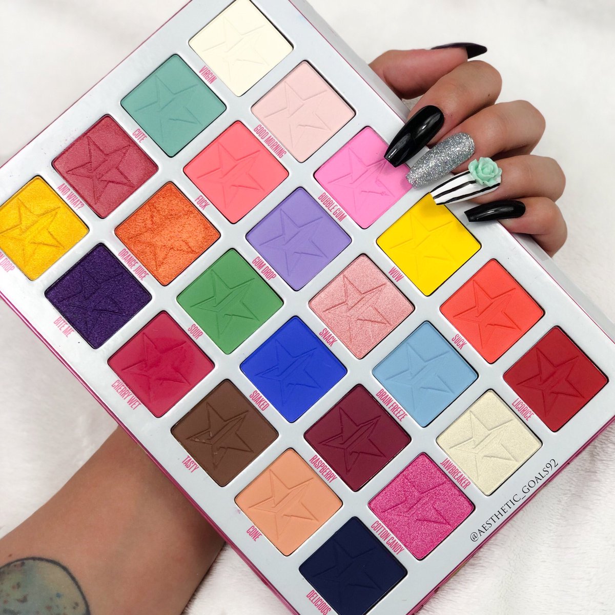 She’s literally unreal 😍😍😭
<a href="/JeffreeStar/">Jeffree Star</a>