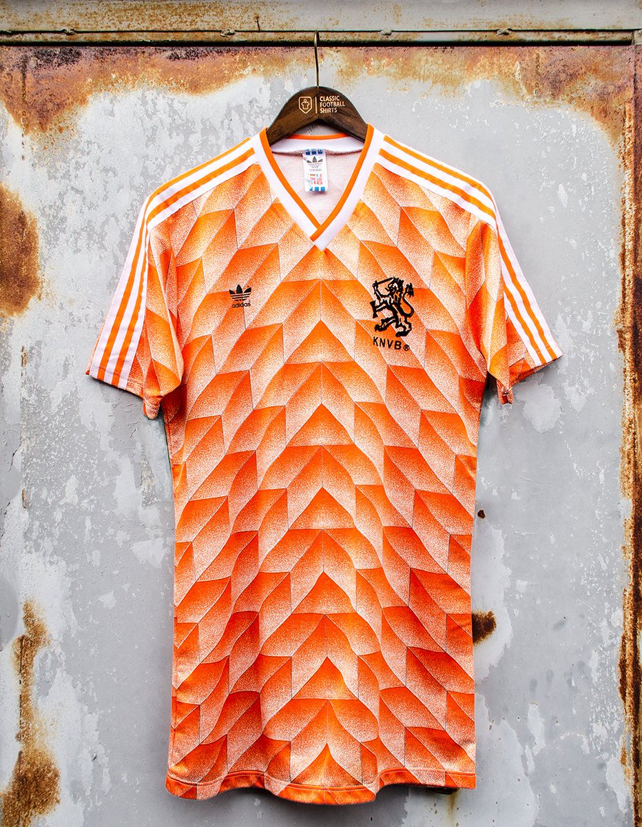 uitdrukken Banket Gebruikelijk Classic Football Shirts on Twitter: "#Onthisday 1988: The Netherlands won  Euro '88 in this amazing shirt by Adidas One of the greatest designs of  all-time! https://t.co/NoeoA3BTZa" / Twitter