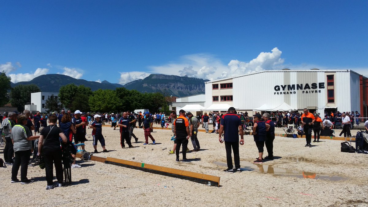 RaoulUrru's tweet photo. Ce week end à #Eybens , au stade Bel Air,  des boulistes qui jouent,  tranquilles. 
Bientôt à cette place,  du béton, des immeubles...
#FFPJP https://t.co/qFqEYR5OM3