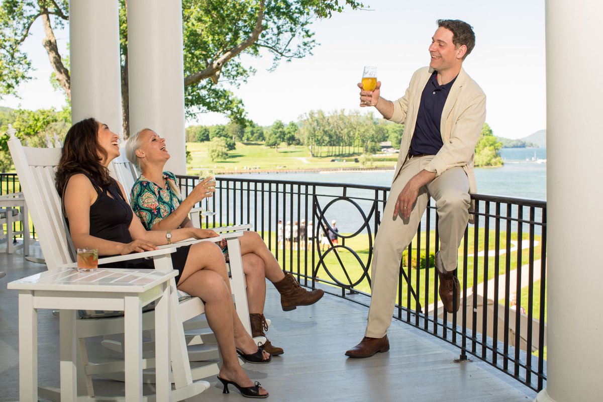 CoopGetAway's tweet photo. The veranda at The Otesaga is the perfect place to enjoy a relaxing evening with a few laughs and good friends. #otesaga #lake #friends #laughs #happyhour #veranda #otesagaresort https://t.co/Ls1VPu5bmf
