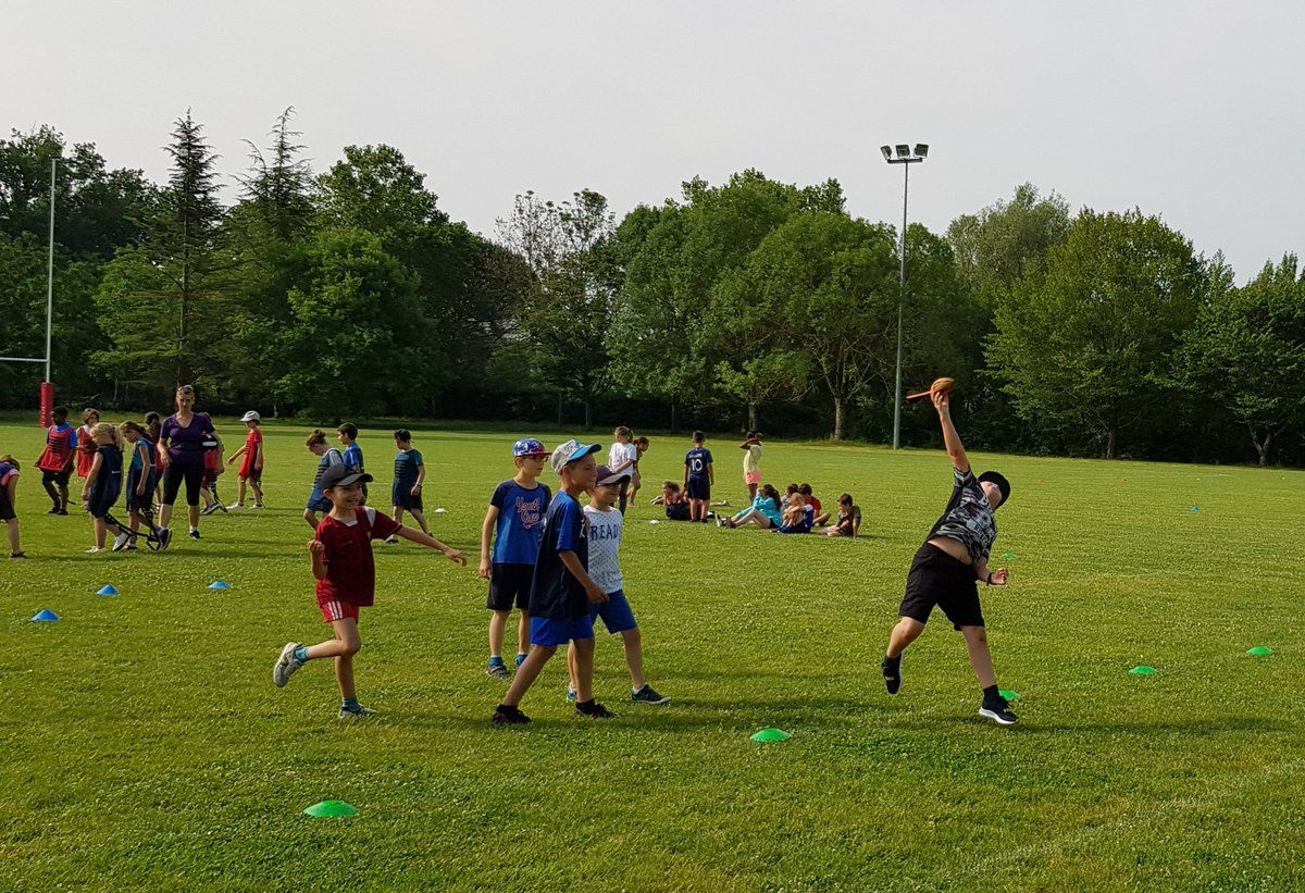 MichelDostes's tweet photo. Rencontre sports innovants avec les cycles 3 de @jeanjaures #auch 
#kinball #bumball #tchoukball et vortex @MBlugeon @DSDEN32
Une super conclusion avec la ville d'Auch .Merci https://t.co/m4Tk0dj9k3