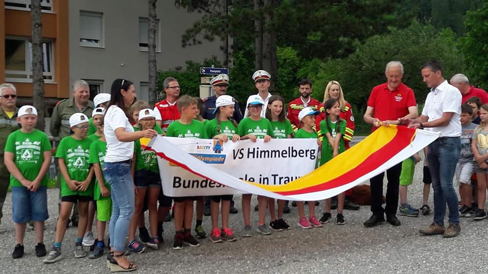 PeterKaiserSP's tweet photo. Es beruhigt, zu wissen, dass diese Mädchen und Burschen auch im Ernstfall richtig reagieren können. Ich gratuliere der Volksschule #Himmelberg, die heute Platz 3 bei der Kindersicherheitsolympiade in #Traun geholt hat. #SafetyTour https://t.co/KzOW1jx7GU https://t.co/ZkCbpbuEGc