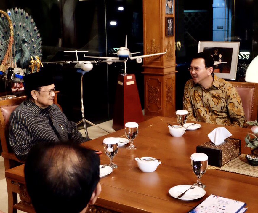 basuki_btp's tweet photo. Selamat ulang tahun Bapak B.J. Habibie yang ke 83 tahun. Semoga salau dilimpahkan kesehatan dan selalu bisa menjadi bapak bangsa. Saya selalu ingat pesan Bapak Habibie untuk selalu tersenyum dalam kondisi apapun. https://t.co/YhgRfdBTDV