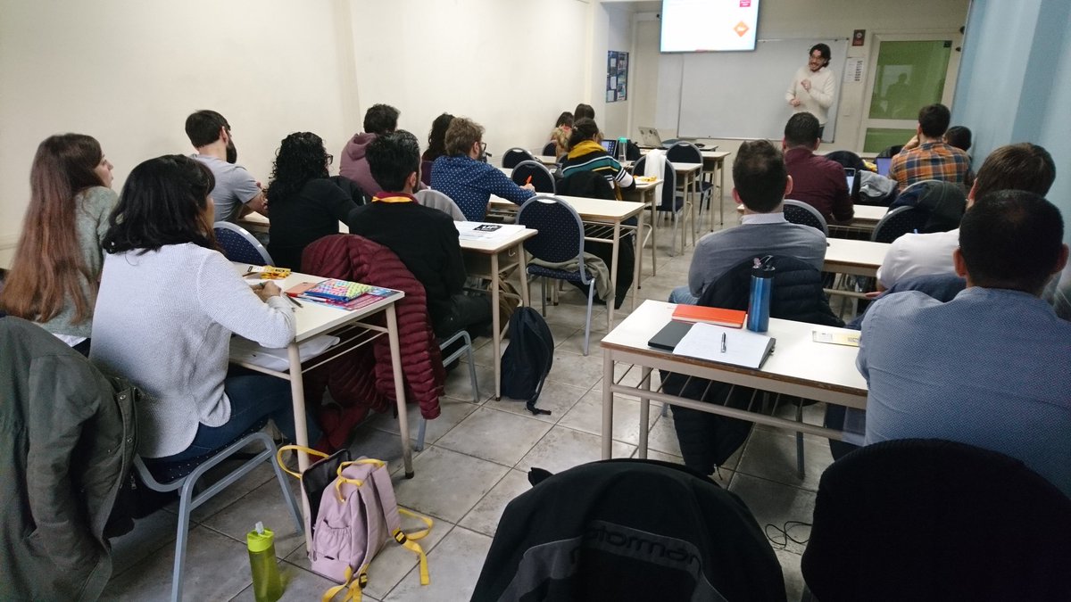 Arrancamos la clínica de gestión de equipos y proyectos de #ux con <a href="/soke_/">SFQ</a> y <a href="/eugecas/">eugenia casabona</a> en la <a href="/udepalermo/">Universidad de Palermo</a>