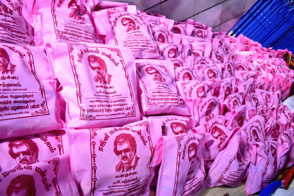 NorthChennaiRMM's tweet photo. வட சென்னை மாவட்ட ரஜினி மக்கள் மன்றம் சார்பில் பெரம்பூர் பகுதியில் அமைந்துள்ள ராஜீவ் காந்தி தேசிய மழலையர் பள்ளியை புதுப்பித்து மாணவ,மாணவிகளுக்கு இனிப்புகளை மாவட்ட செயலாளர் திரு.E.சந்தானம் அவர்கள் வழங்கினா���்.இந்த நிகழ்வில் நிர்வாகிகள் திரளாக கலந்து கொண்டனர். #RMMSocialActivities https://t.co/gMUlAoPoag