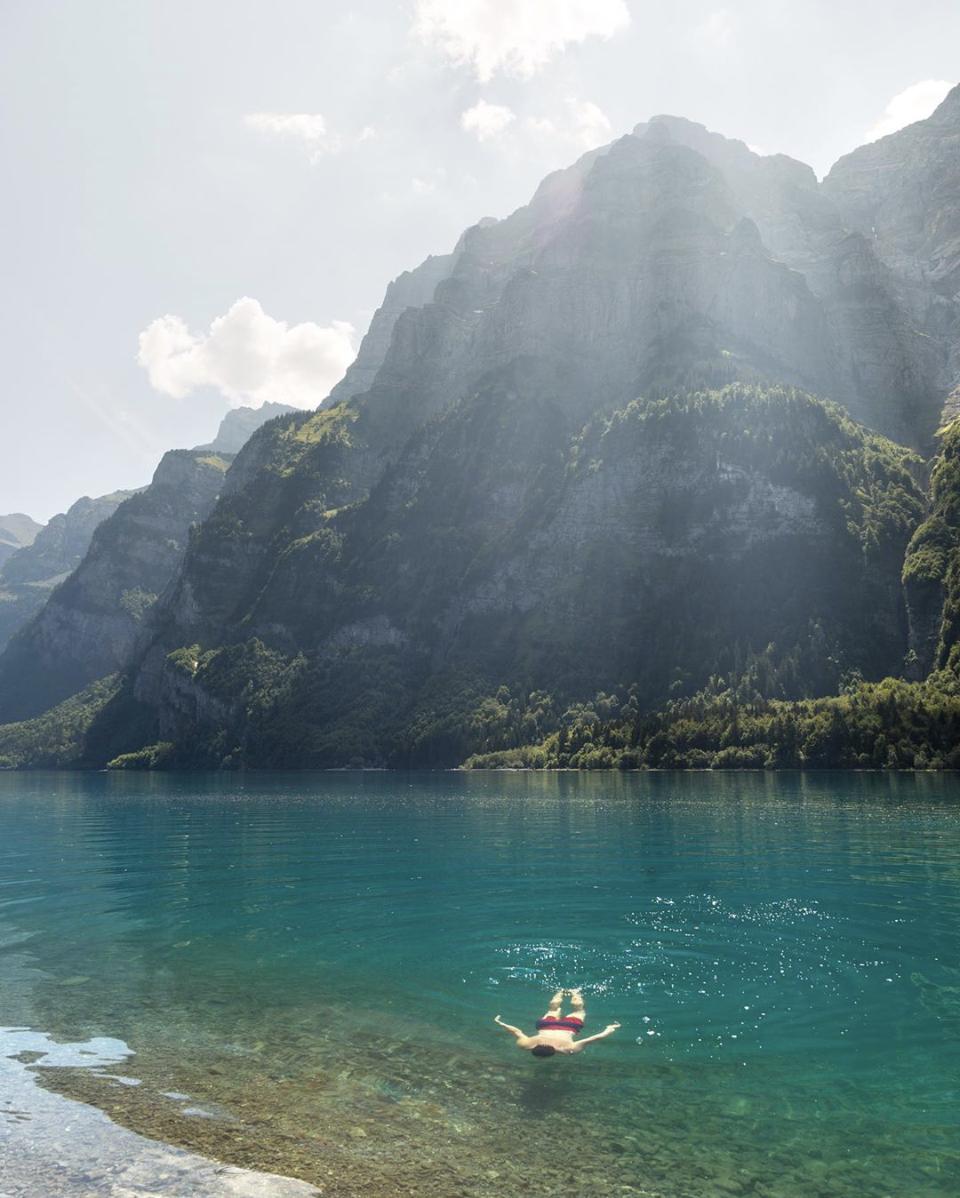 alps_property's tweet photo. The universal #summertime cure. 🏊‍♀️

#Switzerland is home to thousands of lakes, with estimations up to 7000, although those include very small water bodies. 💧

📷IG: doeeme

If Switzerland sounds like a place you want to call home:
👉https://t.co/lhlGiUsjUM

#TipTuesday https://t.co/Itb0dmjzMe