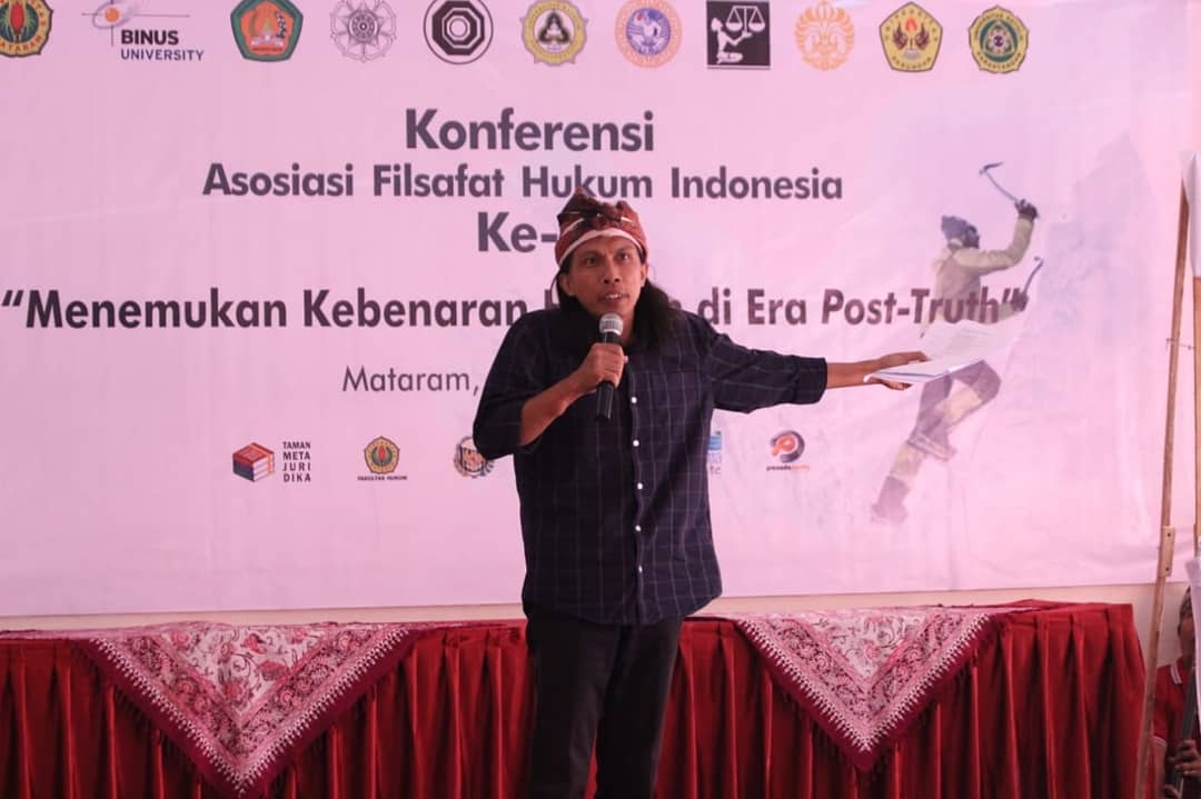 Resmi Bisa, Santai Apalagi.

Berbahagia Sekolah Pedalangan Wayang Sasak menjadi MC pd Konferensi AFHI ke-7 di Mataram. 

<a href="/PikongFitri/">fitri pikong</a> 
#spws #sekolahdalang #wayangsasak