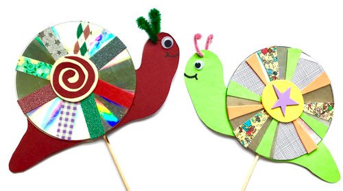 How cute are these little snails? 
We'll be helping people recycle CDs, card like file dividers, junkmail and other scraps into cheerful snails at workshops for Manchester Libraries and at the Mega Mela this July and August.