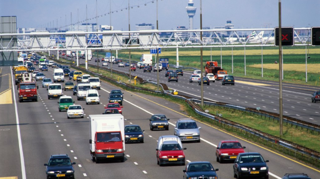 Er wordt door het kabinet gesproken over drie mogelijke varianten voor het rekeningrijden: rtlz.nl/algemeen/polit…
