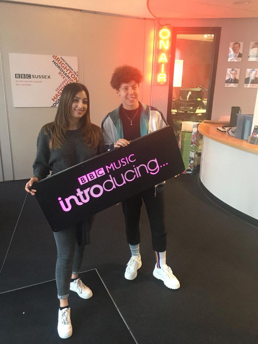 🎼 Congratulations to Hastings' <a href="/MarieWhiteMusic/">Marie White</a> who topped @GlastoFest's Emerging Artist competition. She's going to be appearing there FIVE times this weekend!

Hear her fantastic <a href="/bbcintroducing/">BBC Music Introducing</a> Live Lounge session from last week here:

bbc.co.uk/sounds/play/p0…