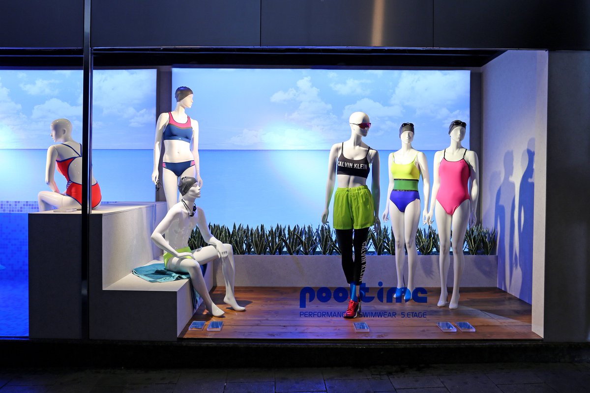 Virtumannequins's tweet photo. Who would not love to join this pool party? Our #mannequins presenting beach fashion in the latest #windows at #Galeria Kaufhof in #Munich! Great visual merchandising!
Store: Galeria Kaufhof Munich
Project: Klaus Kamenz

#teamvisual #visualmerchandising #vm #styling #beachfashion https://t.co/N3XXGIIzk5