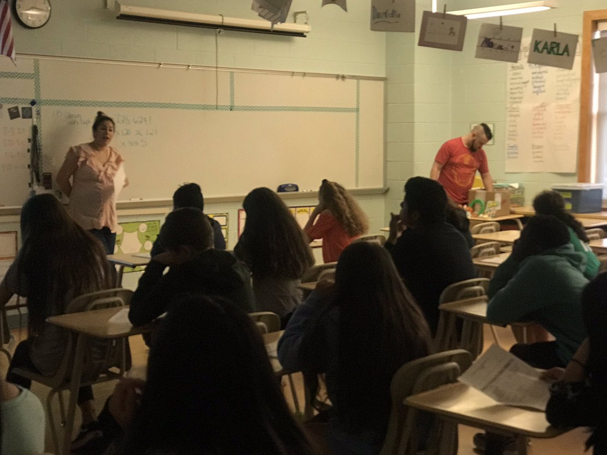 CheerCoachMc's tweet photo. Day 2 of the HBMS Youth Expo is in Full Swing- introducing our students to community organizations @schug_dennis @hbschools @LarsClemensen @27east @hbmsyearbook @HamptonBays_MS #engageHB #WeAreHB https://t.co/lOCRE2lPKi