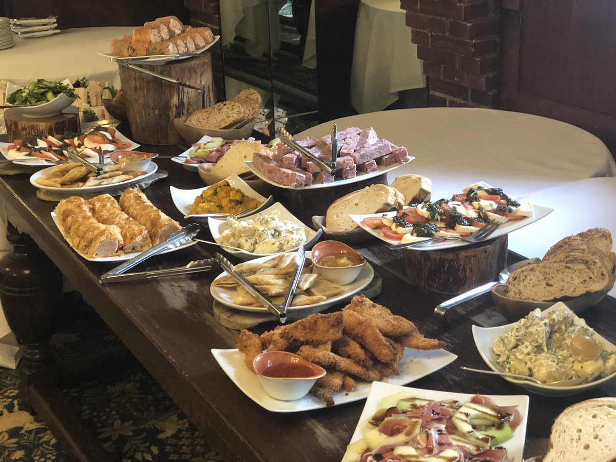 JeremyWhitworth's tweet image. Amazing buffet for our Flower Class today! What a lovely selection of food! #flowerclass #Hospitality #lunch #food @themontaguarms @claraearp