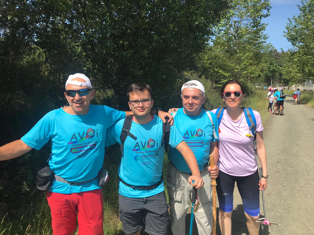 PilarDelSan's tweet photo. Haciendo el Camino de Santiago he coincidido con un voluntario de la Caixa que acompañaba a niños junto con voluntarios de AVOI (Asociación de voluntarios oncología infantil) y me he unido un trozo del camino paseando (abro hilo)
@asoc_avoi @fundacioncaixa @OximesaNG https://t.co/OOuRao8lTu