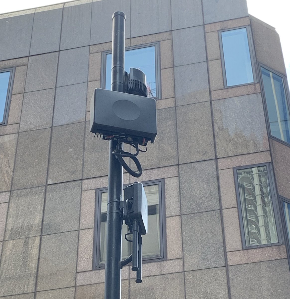 JakeExec's tweet image. O2 Microcell Nokia (Middle) O2 WiFi Cisco (Bottom) Backhaul (Top) #o2uk #cityoflondon