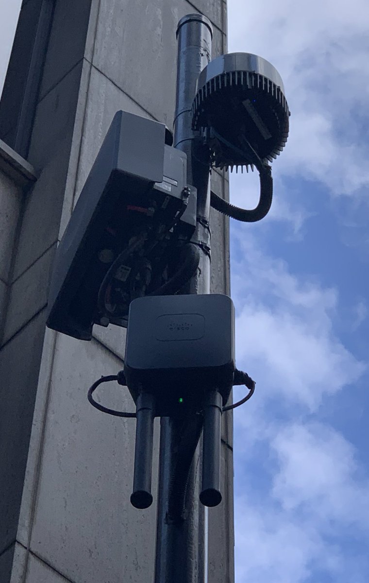 JakeExec's tweet image. O2 Microcell Nokia (Middle) O2 WiFi Cisco (Bottom) Backhaul (Top) #o2uk #cityoflondon