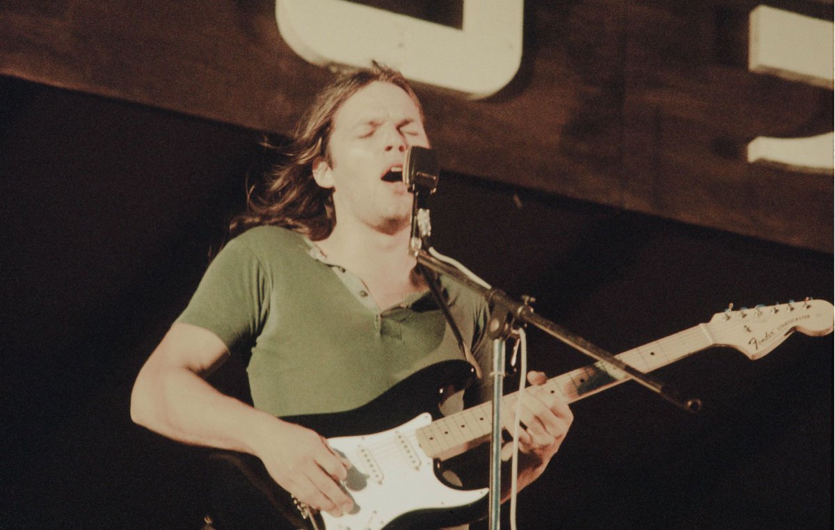 ALARMmag's tweet photo. David Gilmour’s legendary ‘Black Strat’ breaks world record for any guitar sold at auction as his entire collection sells for millions https://t.co/tU1HQgl6MX https://t.co/JqNBevPXZM