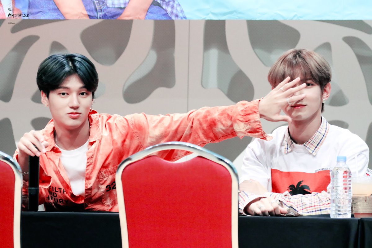 StaticeStatue's tweet image. 20190623 상암 팬싸인회 

우리 여상이 막 그로케 찌그시면 안되거든여!🐥

#강여상 #yeosang #정우영 #wooyoung #에이티즈 #ATEEZ #스타치스 #STATICE 
@ATEEZofficial
 #One_To_All