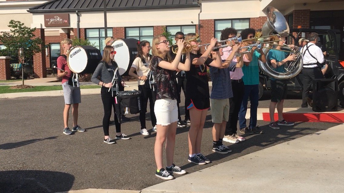 SFHSband's tweet photo. Exciting time for members of the Edmond Santa Fe Band with @NealMcCoy this morning for his 1,265th Consecutive Pledge of Allegiance at Hilton Garden Inn &amp; Edmond Conference Center.  Proud of our Pack! https://t.co/Gjaqf0D2ID