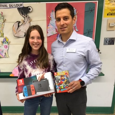 Early_Outreach's tweet photo. Congratulations from all of us at @mylakehead to this excited student from @LPS_McKellar of @LakeheadSchools for winning the #NintendoSwitch prize. The draw was held for all participating students in our MoneyWi$e Financial Literacy program and completed the activity booklet! https://t.co/7dFxmQLEzb