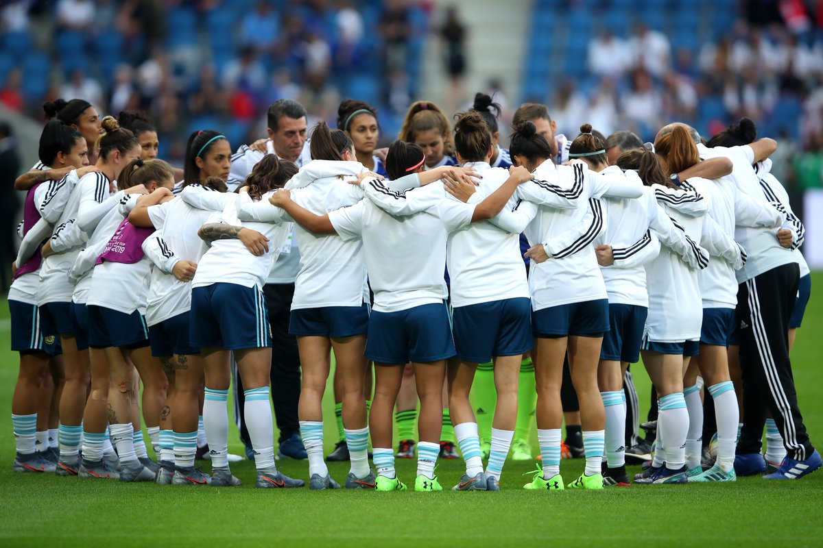 FIFAWWC_ARG's tweet photo. 👋🏽 ¡Hasta la próxima #ARG!

Punto final para una aventura maravillosa llamada #FIFAWWC

ELLAS HICIERON HISTORIA.

Uno tuvo la suerte de estar ahi para contarlo. 

¡GRACIAS a tod@s!

Y no duden: ¡LO MEJOR ESTÁ POR VENIR! 💪🏽🇦🇷

¡Será hasta entonces!

#SomosArgentina 
#DareToShine https://t.co/SmzwLcpgQ1