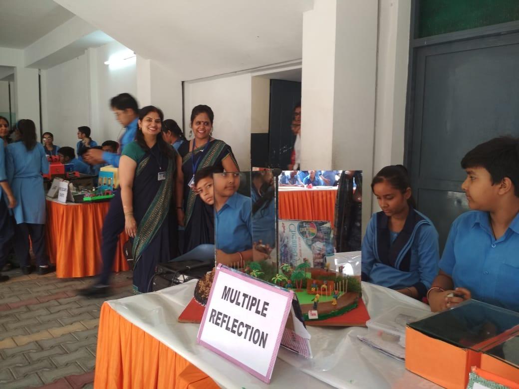 AIMtoInnovate's tweet photo. Making #AtalTinkeringLabs a community hub of #innovations!

Students of Bhartiya Vidya Mandir Senior Sec. School, Ludhiana, #Punjab, came together to celebrate learning and innovation at the #ATLTinkerfest and showcased their prototypes with great enthusiasm. #AIMtoInnovate https://t.co/fKjYBmQLmz