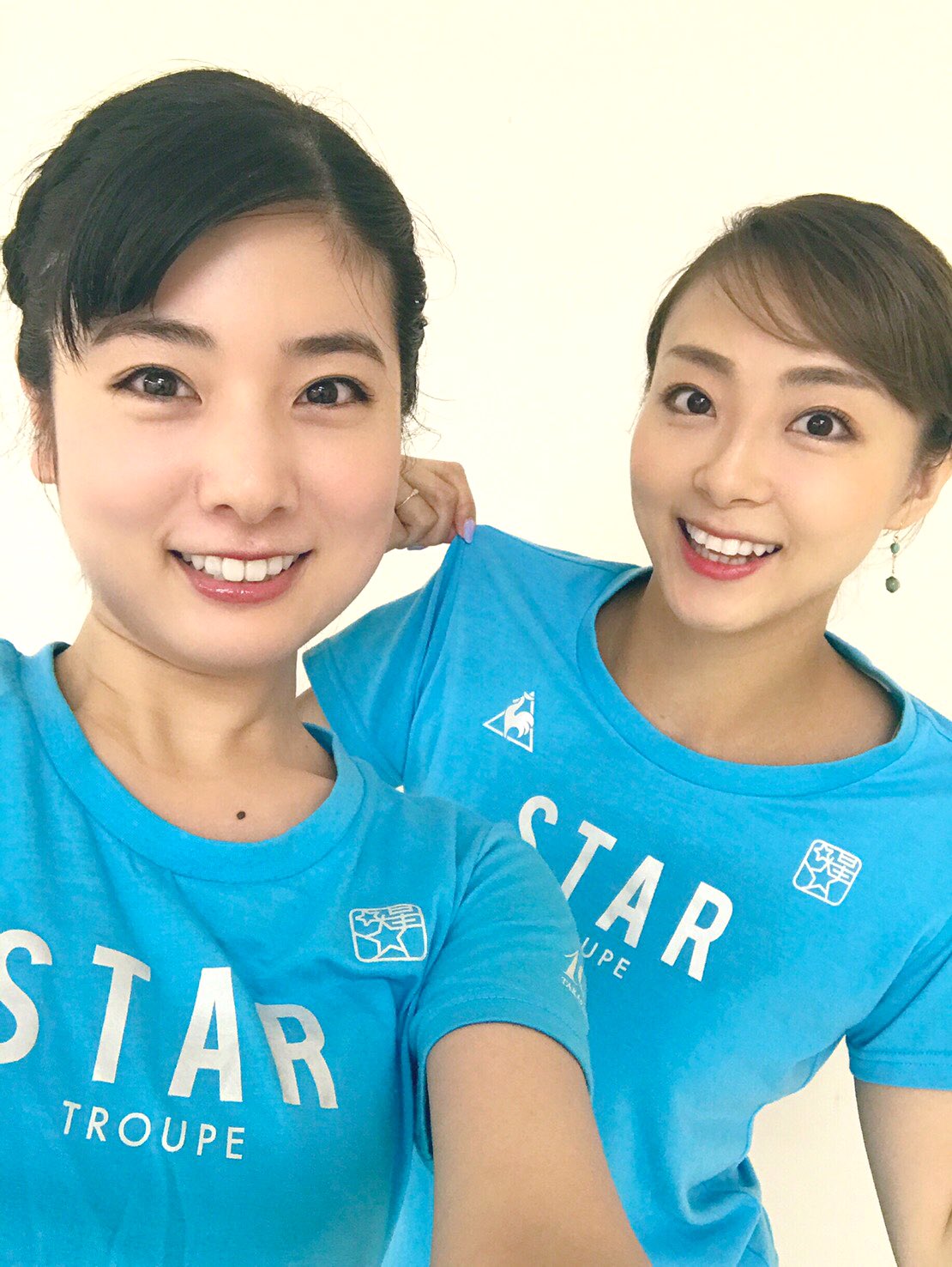 空乃みゆ on X: ラストお稽古‼️ 今日は、あかりちゃんと同じTシャツ、星組Tシャツで臨みましたぁ〜😌  なんと、サミーさんも同じ色のジャケット装着🤣✨ 星組カラーで乗り切りました☺️ 明日からいよいよ小屋入り😳 頑張る〜‼️ #千珠晄 さん # 逢月あかり #元星組 https ...