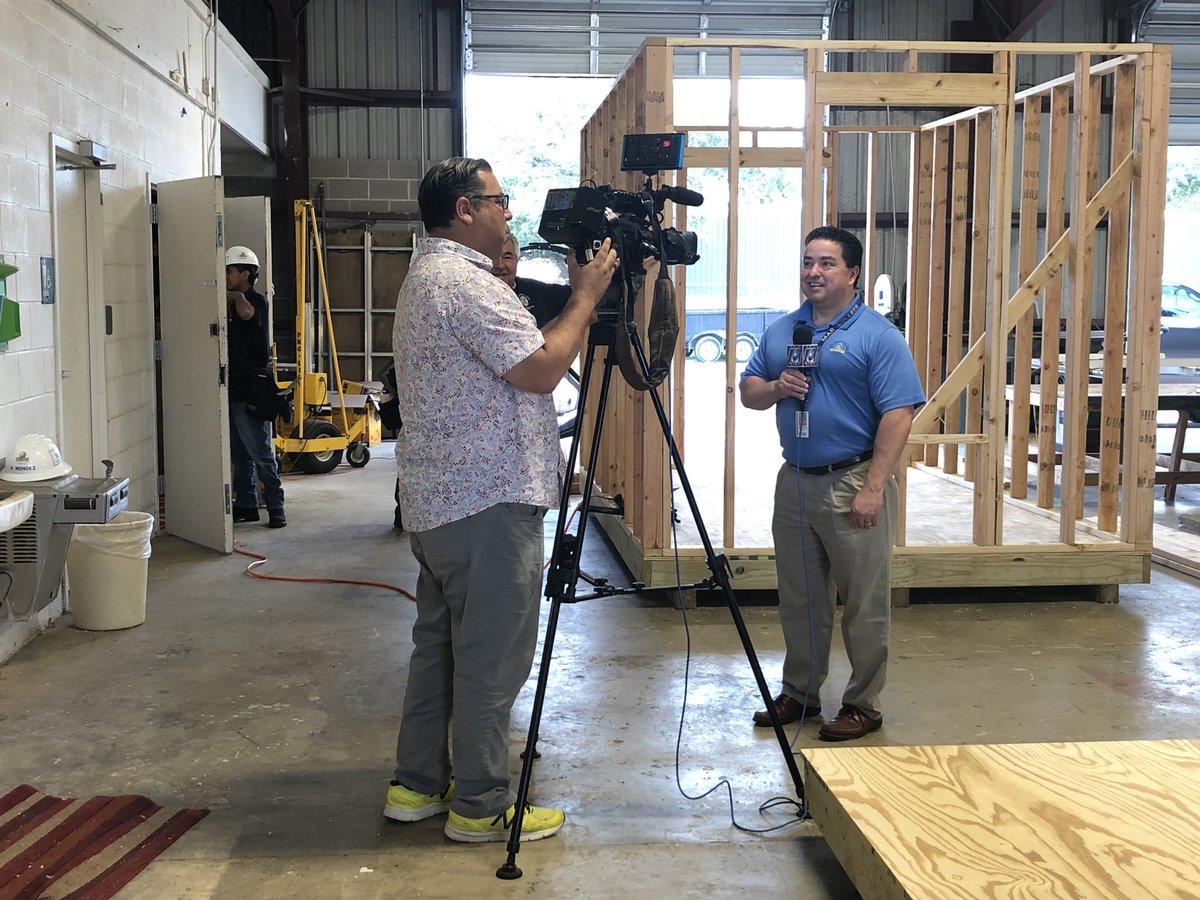 HaleyRhiannon's tweet photo. Out in Rockport this morning for our partnership with #RebuildTexas. Anyone who wants to help rebuild after #HurricaneHarvey can take a FREE training course at Del Mar College. A new session will begin July 29. MORE: https://t.co/nYtVxJvndx https://t.co/aQHUtpAGPv