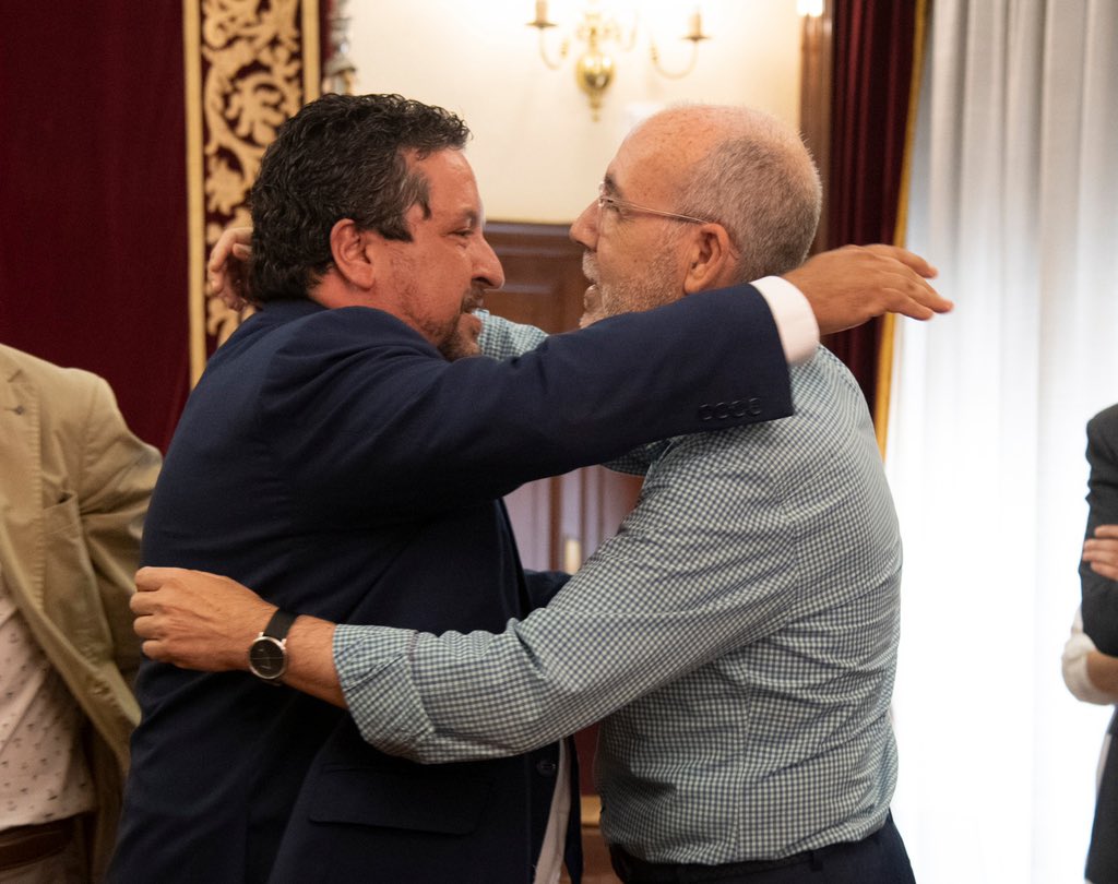 Gracias <a href="/javiermoliner/">Javier Moliner</a> por permitirme formar parte de tu equipo. Hoy despedida llena de emoción, pero sobre todo llena de orgullo de haber trabajado junto a tí. #OrgulldeCS #ValiólaPena