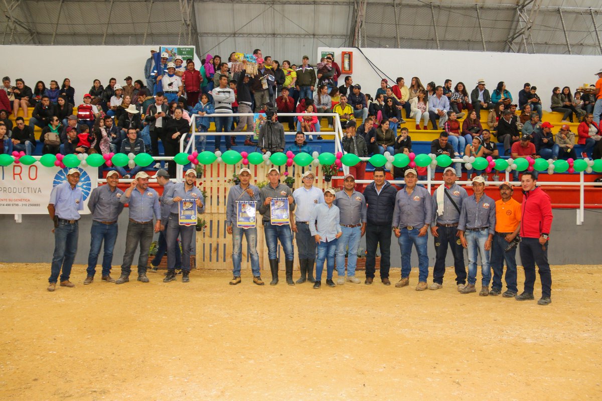 Reconocimiento a:
-Juez Principal de la Raza Simmental Sr. Alberto Gonzalez Camacho
-Mostradores:
Daniel Vargas de Criadero La Laguna
Julio Morales de Ganadería Safiro
José Aldemar de Agropecuaria 2G
8 y 9 de junio 2019
II Expofleckvieh
Corferias Bogotá, Cundinamarca
#asosimmenta
