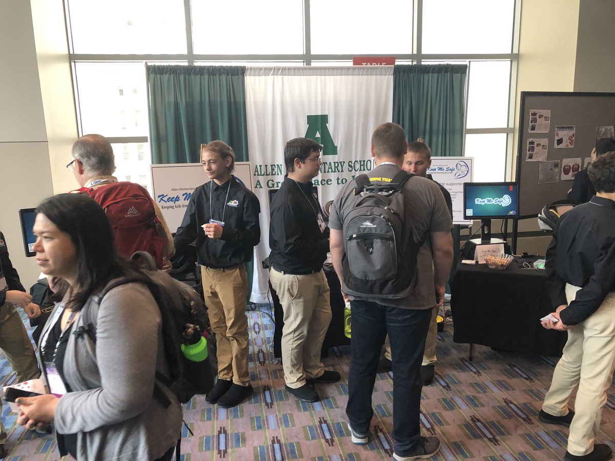There is always a crowd around the STLP tables! Another great group of kids. <a href="/STLPKentucky/">STLP Kentucky</a> <a href="/cmichaelbell/">Michael Bell</a> #ISTE19 #STLP19