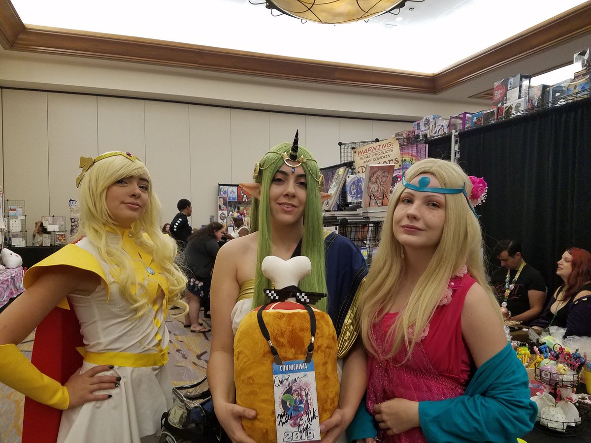 OneTooth9272492's tweet photo. #meatchan cant wait till next year #connichiwa. Hope to see all of you there again✌ https://t.co/Q6Jq7L3qwu
