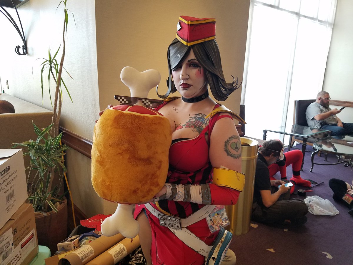 OneTooth9272492's tweet photo. #meatchan cant wait till next year #connichiwa. Hope to see all of you there again✌ https://t.co/Q6Jq7L3qwu