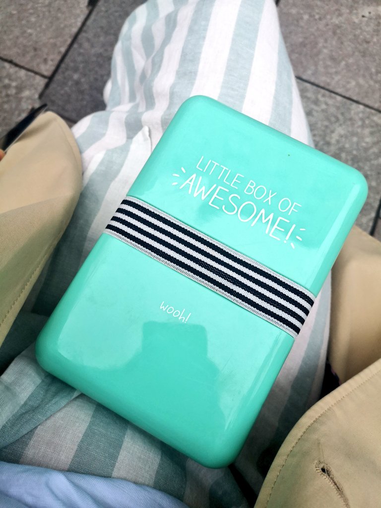 thehappybean_'s tweet photo. #HappyBox Did you know that 70% of our serotonin is made in our gut... So, brighten up your Tuesday with a big colourful lunch box and some green nutritious food 🌿 #FoodforWellbeing #Wellbeing #Healthybody #Healthymind #PositivePsychology #PhDMotivation #PhDSurival https://t.co/471m3stHx1