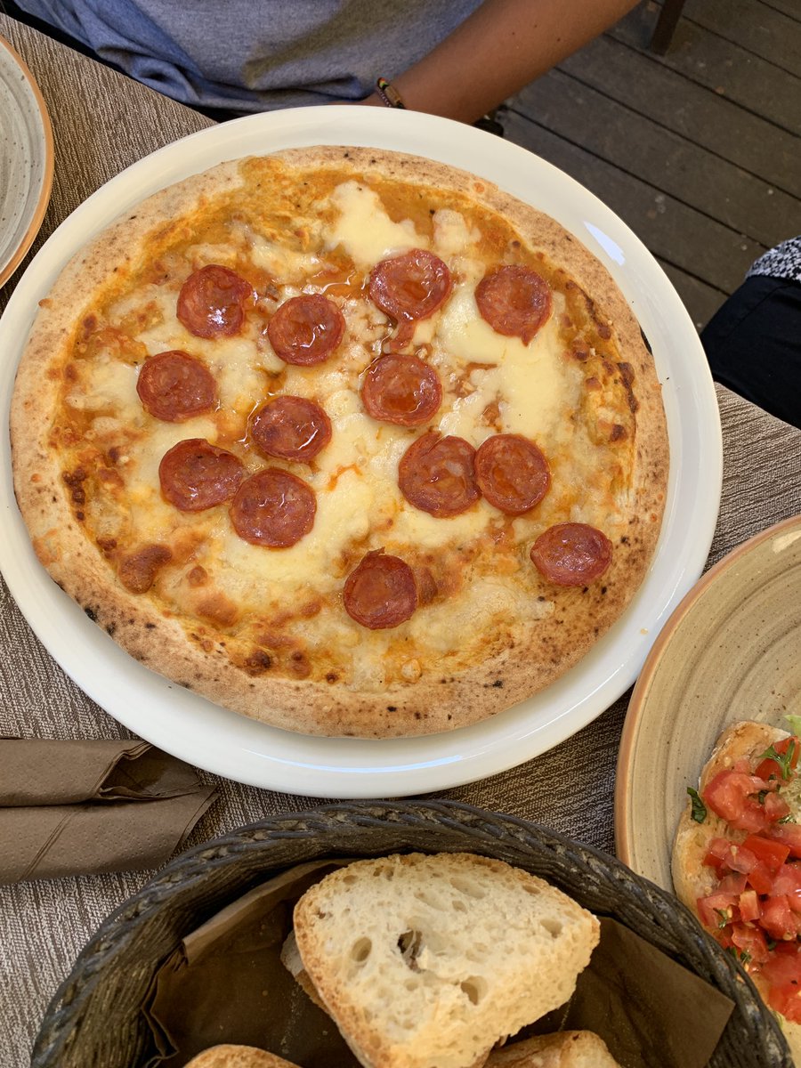InOlivers's tweet photo. Light early supper at Le Botteghe di Donatello’s before Katy embarks on another climbing exhibition. She’s doing a solo climb up the Duomo. https://t.co/HCPCFSoEMl