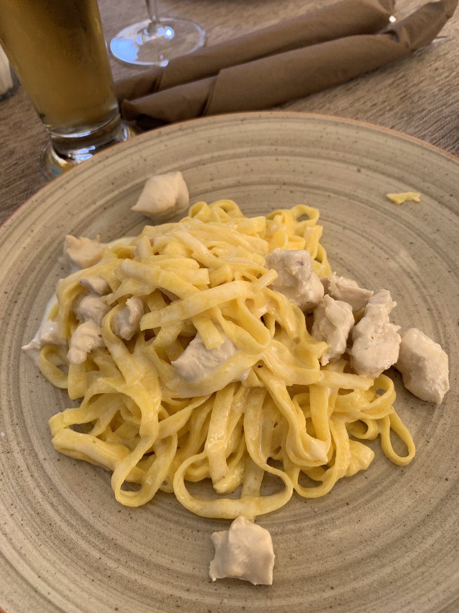 InOlivers's tweet photo. Light early supper at Le Botteghe di Donatello’s before Katy embarks on another climbing exhibition. She’s doing a solo climb up the Duomo. https://t.co/HCPCFSoEMl