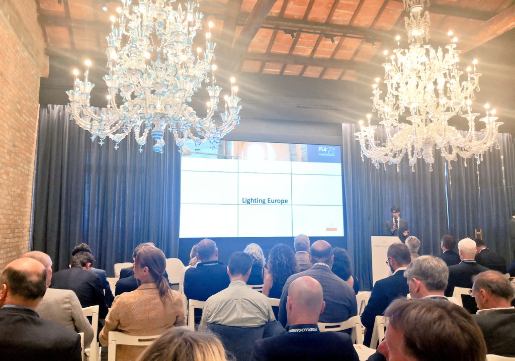 Federlegno's tweet photo. #Bordone "Anche nel 2018 #Assoluce ha partecipato ai Working Group a Bruxelles presso la sede di #LightingEurope, in particolare per aggiornamento dei requisiti #Ecodesign, revisione regolamento etichettatura energetica, Direttiva RoSH e criteri per adozione #CircularEconomy" https://t.co/i7PNiuyt3Q